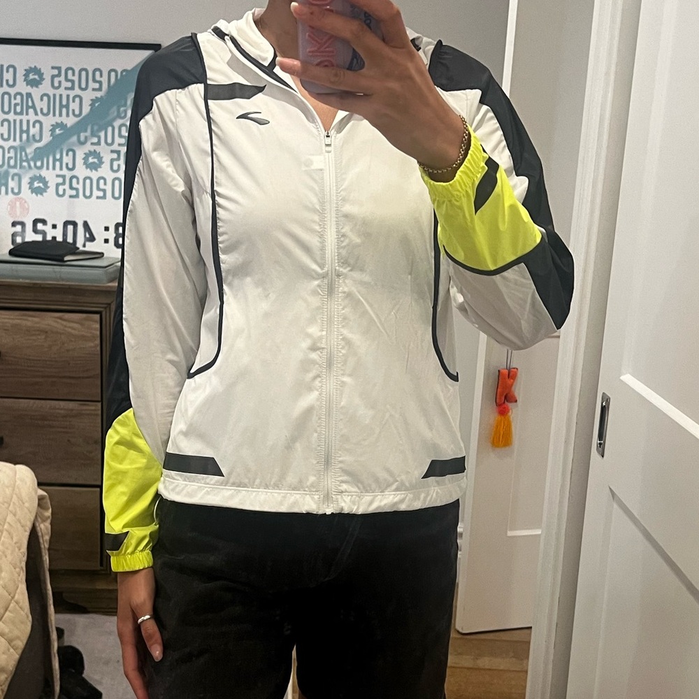 WORN ONCE Brooks Run Visible Convertible Jacket